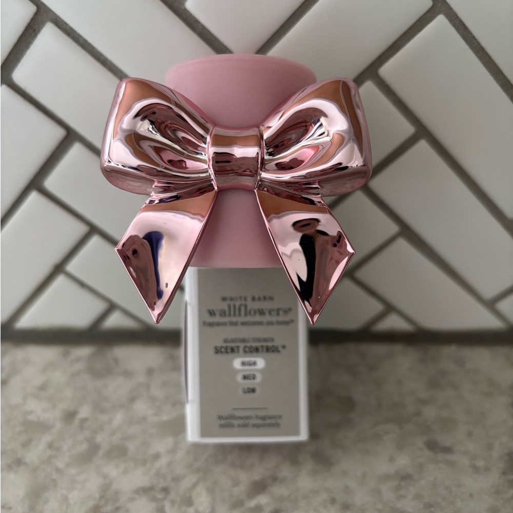 NEW bath and body works pink bow Wallflower Plug in